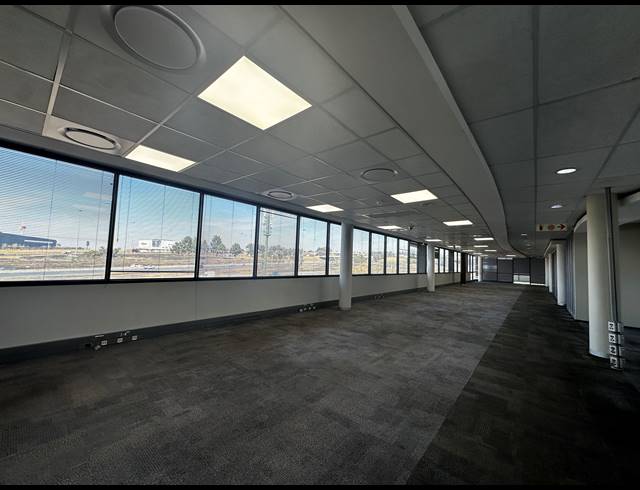 1,700M² OFFICE TO LET IN WOODMEAD